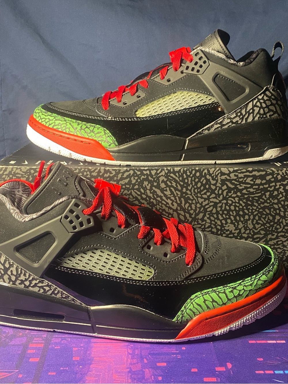 Jordan Men's Black/Red/Green Low-Top Athletic Sneakers
